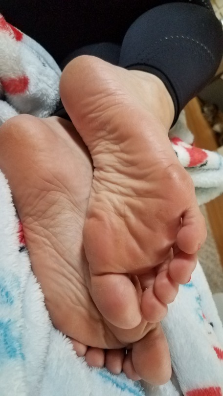 wvfootfetish:myprettywifesfeet:A great look at her soft beautiful soles. Man I love
