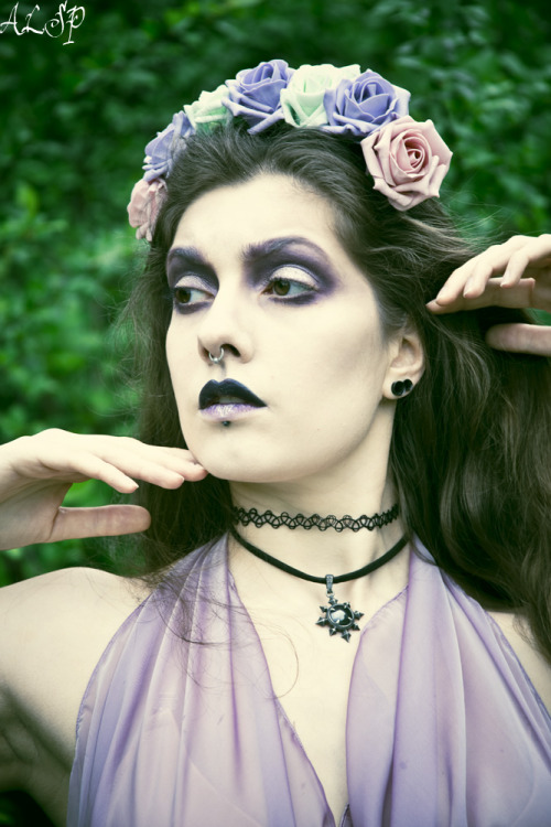 xandrianacorset: Tea Rose Photoshoot Part 3Photographer: Alexandra Leigh styling and photographyMode