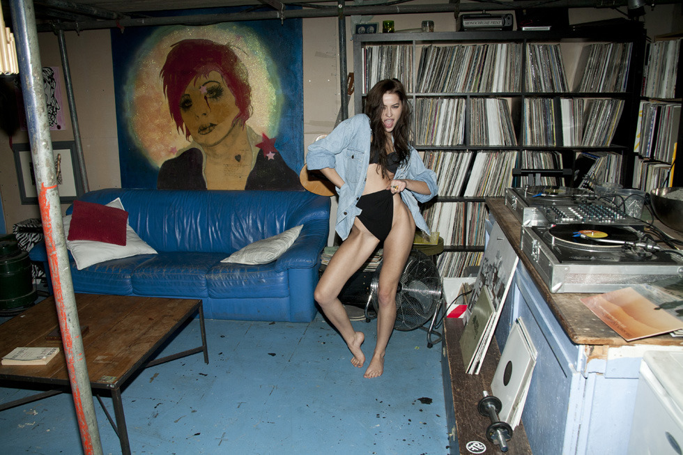 Undressed ladies & vinyl records