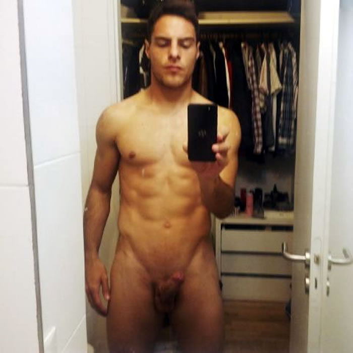 hotfamousmen:    Leandro Desábato  