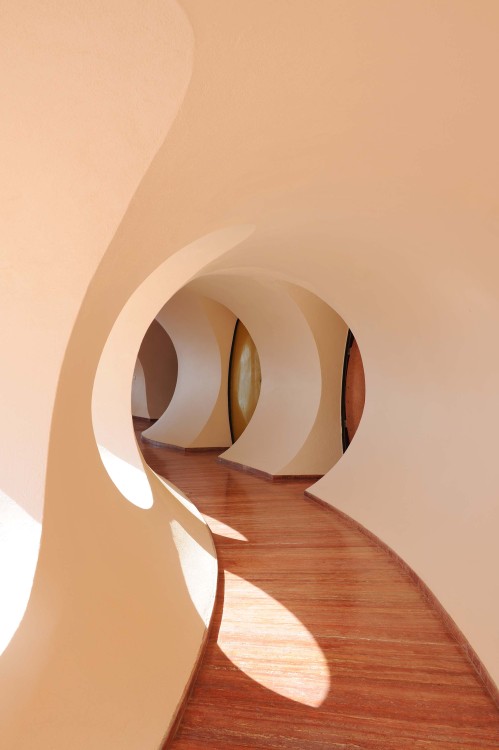 Sex moodboardmix: Pierre Cardin “Palais Bulles” pictures