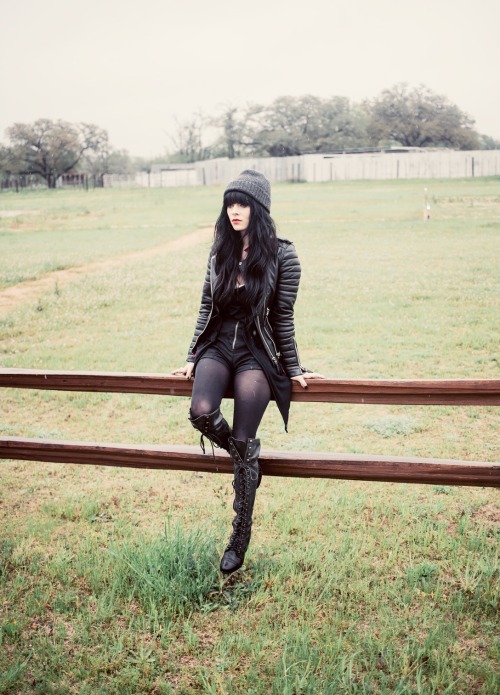 ericasmith33: http://www.jaglever.com/helicopter-over-austin/#more-10981Love this look!