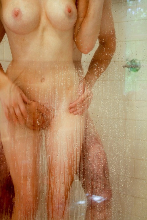 Porn aussie-couple:  Love fucking in the shower photos