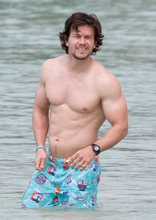 celebmencentral:hombresdesnudo2:Mark Wahlberg!!!Damn #markwahlberg