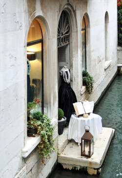 Lovesands:   Boutique Pier In Venice  | By © Archer10 | Via Ysvoice 