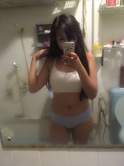 spdoooo: warning113: ilovesingaporesluttygirls2: Fucking horny whore slut 8629 3919 Repost only She 