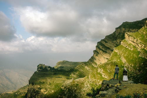 5centsapound:  Yumna Al-Arashi: The Hijab as Power: Explorations in Northern Yemen via lensculture: Al-Arashi, whose work typically revolves around women, nature, human rights, and feminism, has just produced a new series titled “Northern Yemen,”
