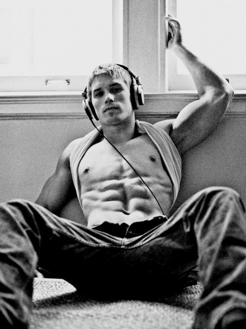 hothmnboys:  flood-shadow-in-zoo:  Daniel Rumfelt American Athlete & Fitness Model part 01  That’s a beautiful man