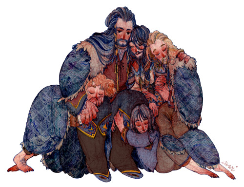 s-u-w-i:Bilbo, Thorin, Dís, Fili, Kili - family sleeping picture (..uhuh well..more like me drawing stupid things >< )  this picture is for all the amazing Hobbit-fanfictions writers :3 