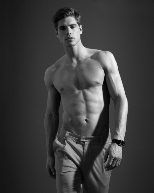 fuckyeahsethkuhlmann: Giovanni Bonamy