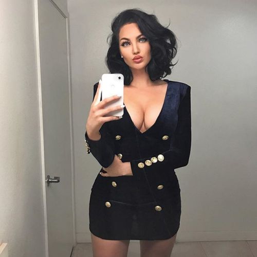 bimbotrainer4u:  kittenpussie: natalie halcro   This photoset is a lovely example of how even when y