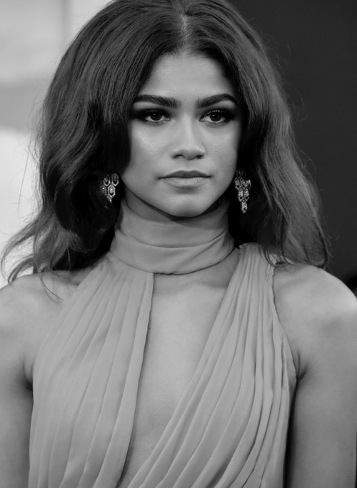 bwgirlsgallery:Zendaya attends the premiere of Columbia Pictures’ “Spider-Man: Homecoming” at TCL 