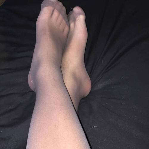 Check out the very sexy feet pics from @_.teenboyfeet._ Absolutely delicious size 8 UKIf these pics 