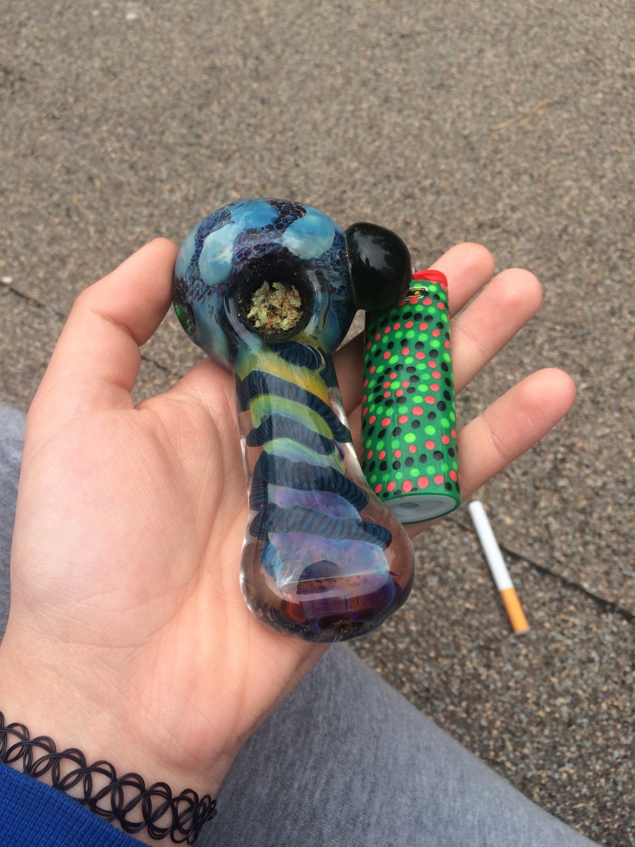 smoketonumb:  home is where I smoke by myself 😁