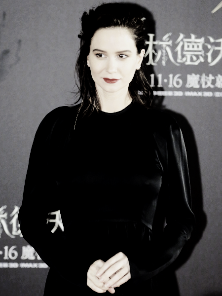 newtinna:Katherine Waterston at the Beijing premiere of Fantastic Beasts: The Crimes of Grindelwald 