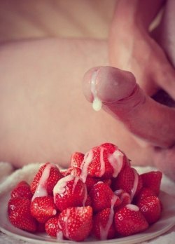 beckyrivers29:  melbournedominant:  Now that turns me onbeckyrivers29:  Mmm strawberries n your cream- beckyrivers29 