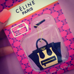 lemme-holla-at-you:  darkhairedandglamorous:  My cute keyring #céline   Xx