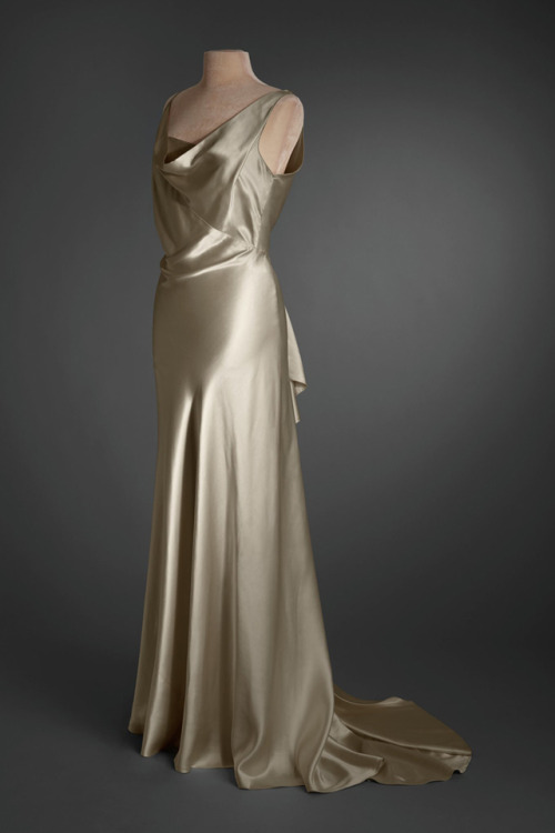 ephemeral-elegance: Silk Evening Gown, ca. 1933 Worn by Marjorie Merriweather Post in portrait by Fr