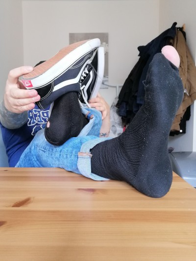 growingexjock1986:Stinking up my mercersised dress socks in vans