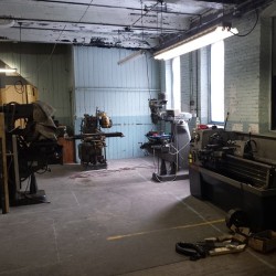 battatglass:  4 new additions to our shop! #machineshop #machinetools #lathe #mill #cnc #therobotsarehere @cofab_dsgn