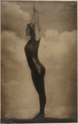 Dame-De-Pique:  Clarence H. White - Portrait Of Annette Kellermann Diving, 1909 