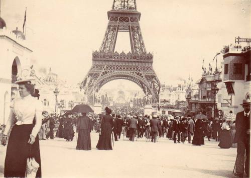 feuille-d-automne:Exposition universelle de Paris , 1900 .