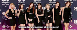 gingerfany:  Hyo and her never ending cuteness at the pink carpet 