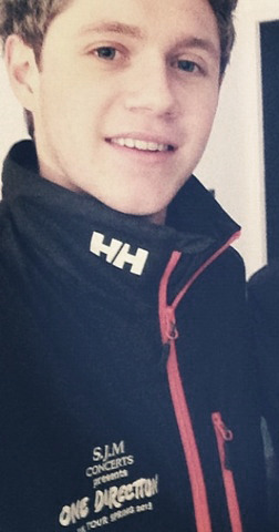 doncasturbate-blog:  Niall’s first selfie on Instagram 