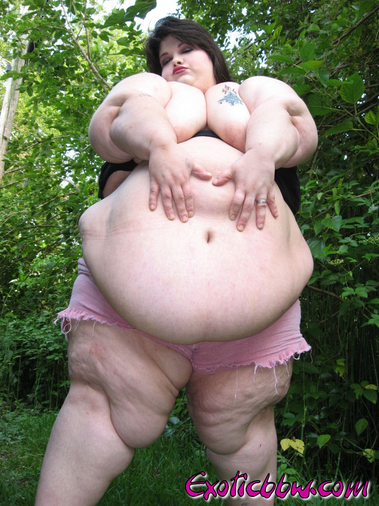 ssbbwcandy:  This is SSBBW Candy, a huge XXL fat hottie with huge tits, a fat huge