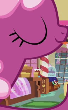 datcatwhatcameback:  outofcontextmylittlepony:  From “Hearts and Hooves Day”