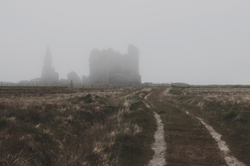 skylerbrownart: Castle Sinclair Girnigoe - abandoned castle in Scotland photo by Skyler Br