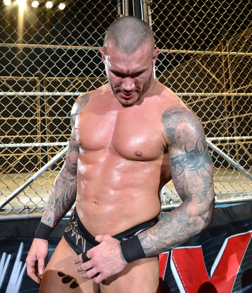 houndsofhotness:  Satan…………..  🙅  I can’t stop staring!!! x_x 