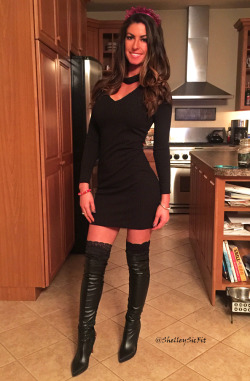 shelleysicfit:  Happy New Year!  All the best in 2017!  This was my final choice for NYE, hope you like my dress and boots!  XOXO