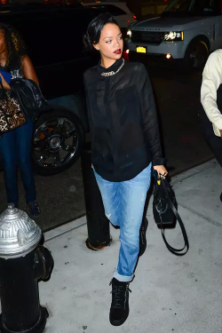 welcometolifeee:  Rihanna street style