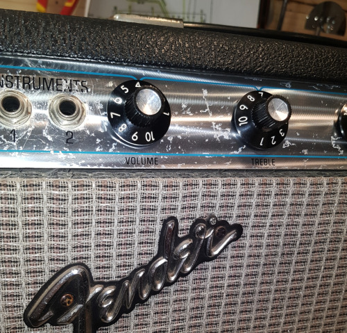 This week on the bench : two silverface Fender amp. One is a Vibrochamp and the other one is a Champ