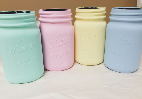 DIY Painted &amp; Distressed Mason JarsStep 1) Make sure your mason jars are clean before you st