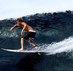 silent-surfing:  Kolohe Andino.