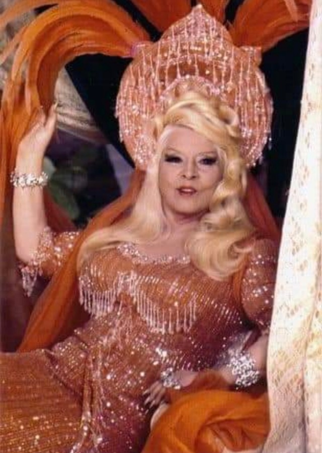 Mae West ⭐ 
Her birthday was the 17th August. Of course she was a  that doesn't surprise me. 
?? ?