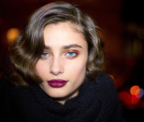 The beautiful Taylor Marie Hill outside Marchesa Fall 2015 | NYFW. Source: adanguajardo