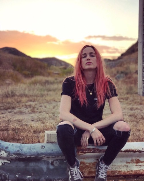 caitymlotzdaily: @caitylotz: “Sunsets chillin. Sky’s straight fire”