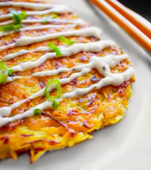 harvest-moon-cookbook: VEGGIE PANCAKE (OKONOMIYAKI)(From BtN)www.easycookingwithmolly.com/20