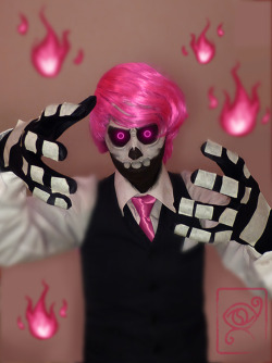 shedras-art:  Lewis make-up from Mystery Skulls Animated - Ghost Directed by Ben Magnum/Tumblrthis is what I did on my Halloween eve!!! I love that Animation. go see it!!! :Dclick her for more make-up  OMG! 