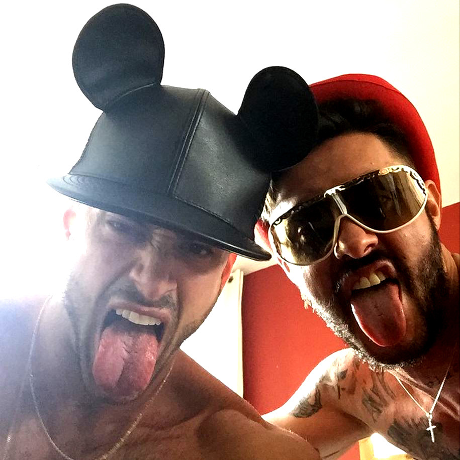 gaymerwitttattitude:  Gay Geek Selfies - This sexy hunk Jonathan Guijarro is also