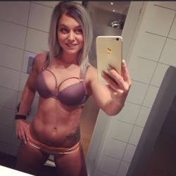 hotfitdivas:  hot-fitness-girl:    @aspenskog: #todaysshape