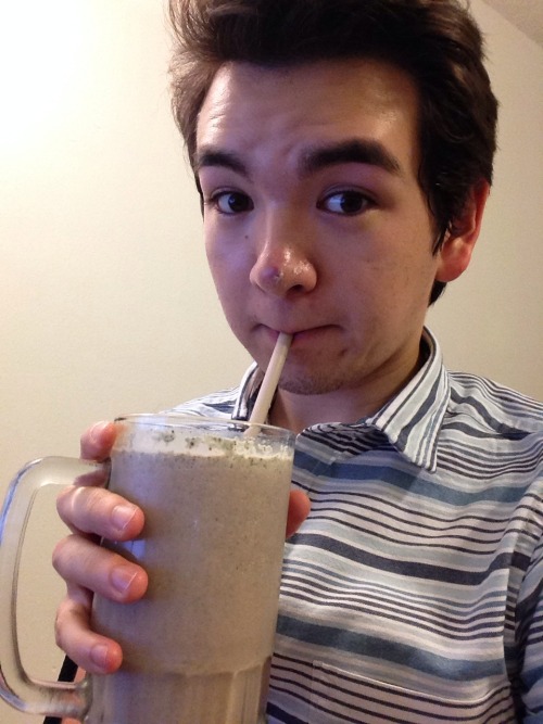 sailorfreddiemercury: made myself a milkshake bc its prom eve and im worth it
