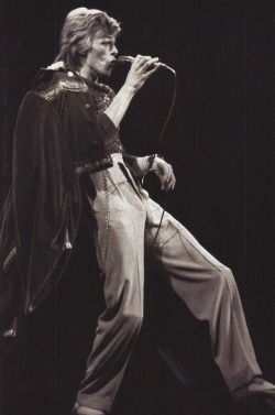 dustonmars: David Bowie. Diamond Dogs Tour. ‘74