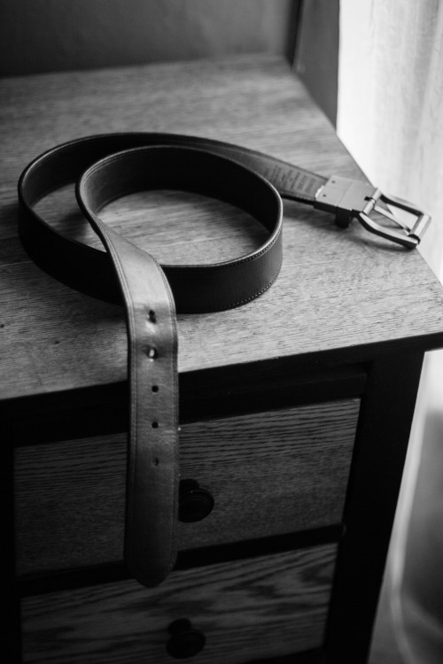 frau-pony:  the sound, the smell, the whole idea…hooked, can’t take my eyes off of anything made out of leather… belts. tawses. 