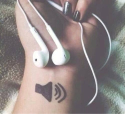 cristacadaver:  music on We Heart It.