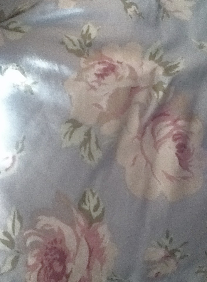 nxbinary:  flowers on my pillows and quilt