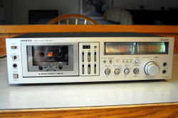 Cassetteplayers:  Onkyo Ta-2060 3 Head Cassette Deck. Great Condition As Pictured